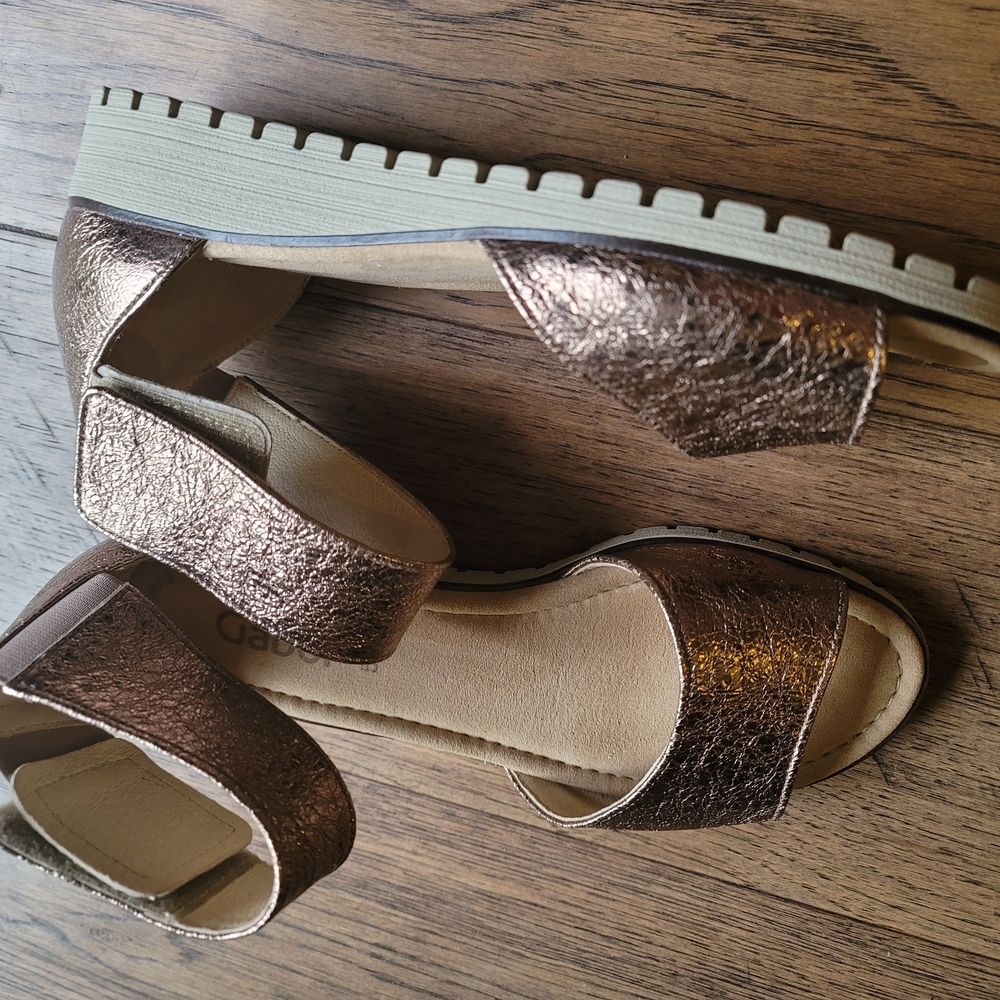 Elegant Bronze Sandals With Velcro 7.5